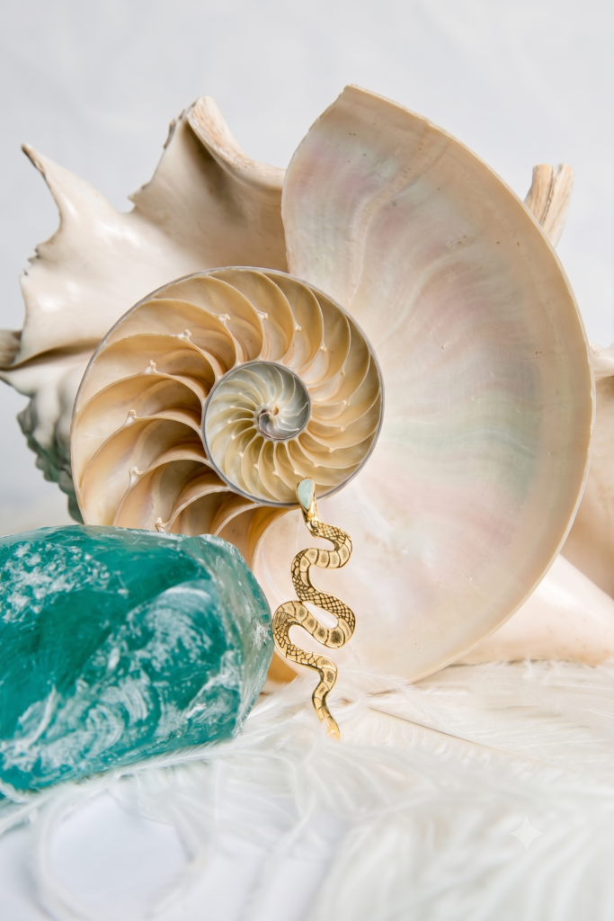 Cleopatra-andara pendant, gold-plated